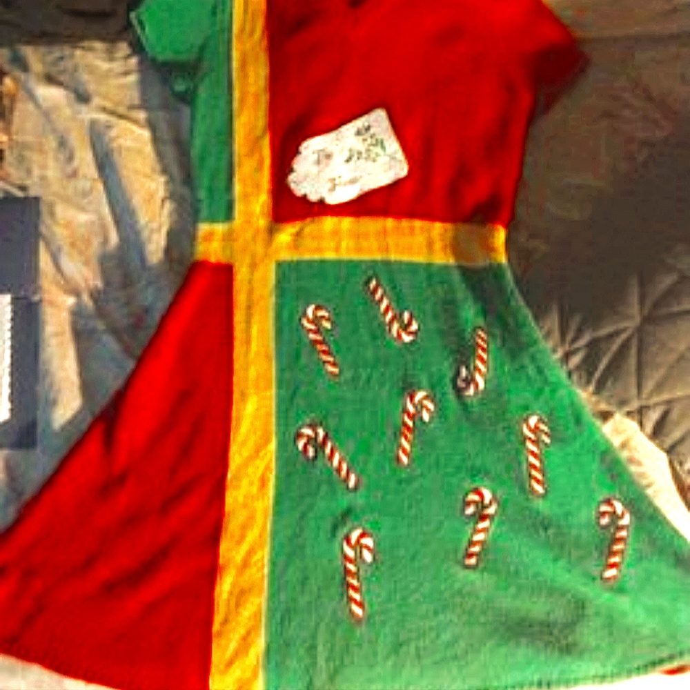 No boundaries, large 11/12, green, red and yellow
